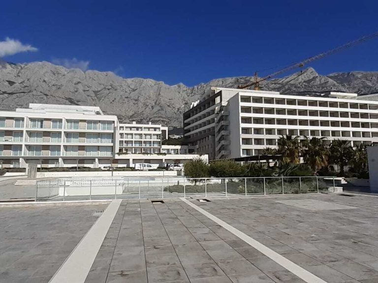 parking lot view of beachfront resort