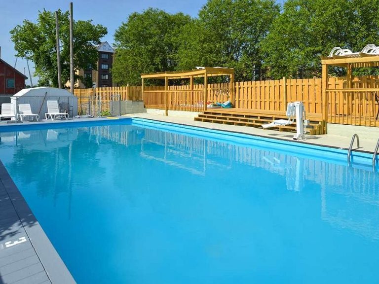 Hotel Outdoor Pool