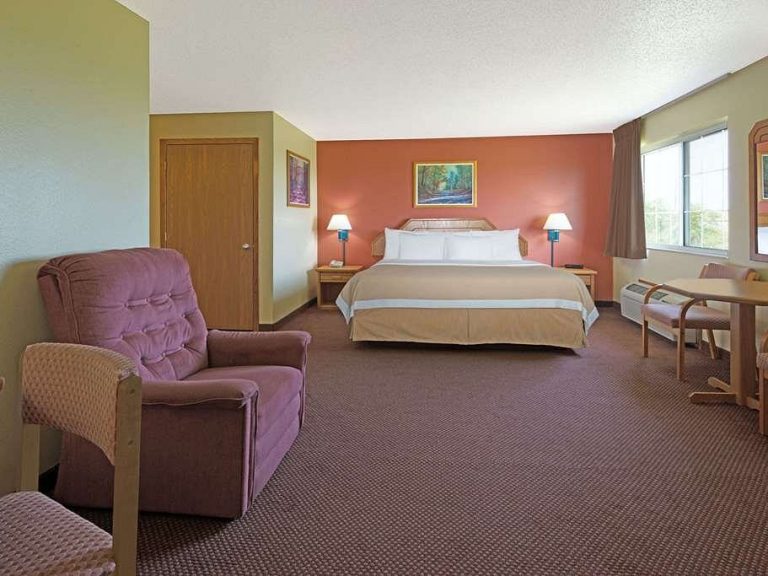 Hotel Guestroom