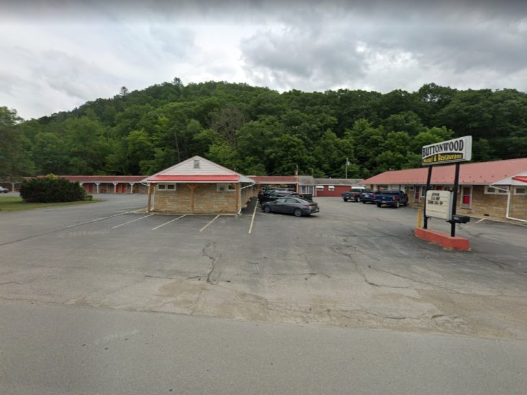 Exterior of motel and restaurant for sale