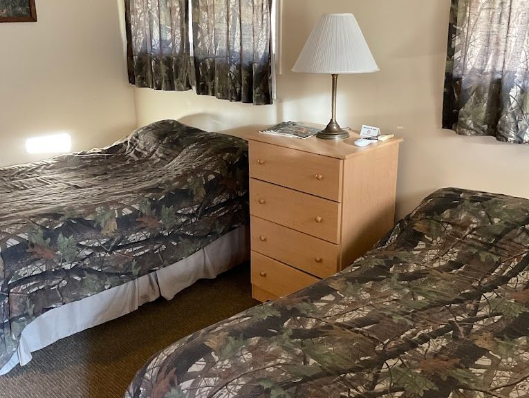 camo guestroom motel